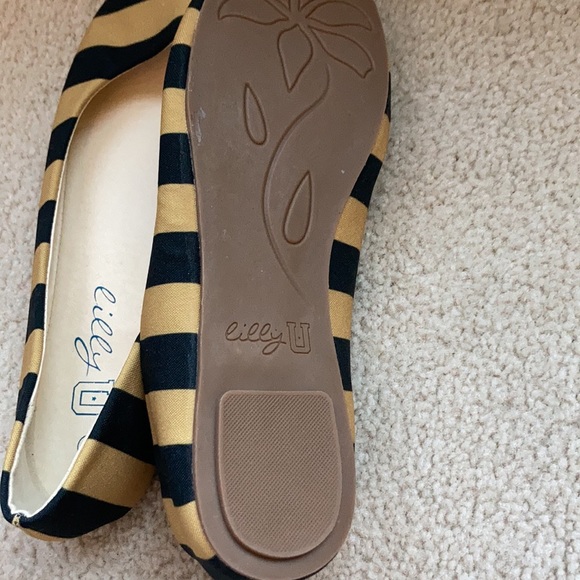 Brand New!  Gold and Black Flats Size 9 - Picture 2 of 3